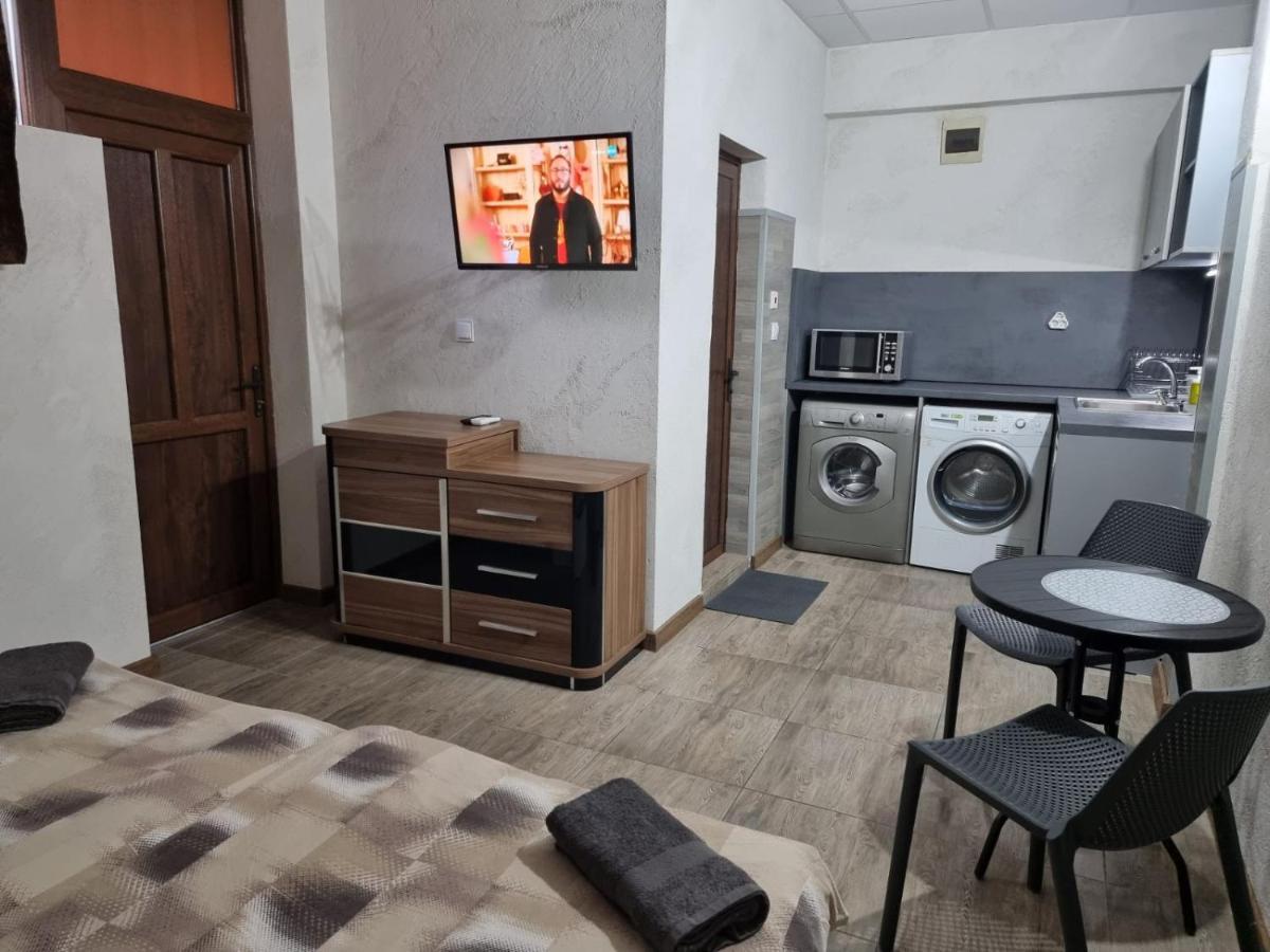 студио ава 2 Apartment